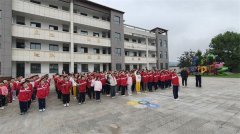 <strong>为学生健康成长保驾</strong>